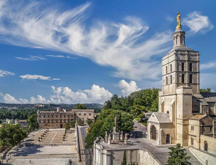 Avignon: Private 2-Hour Intro City Walk with Local Guide - Starting Point at the Hotel de Ville in Avignon