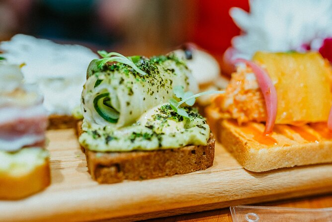 Award-Winning Prague Evening Old Town Food and Drink Tour - Exploring Prague’s Old Town Square