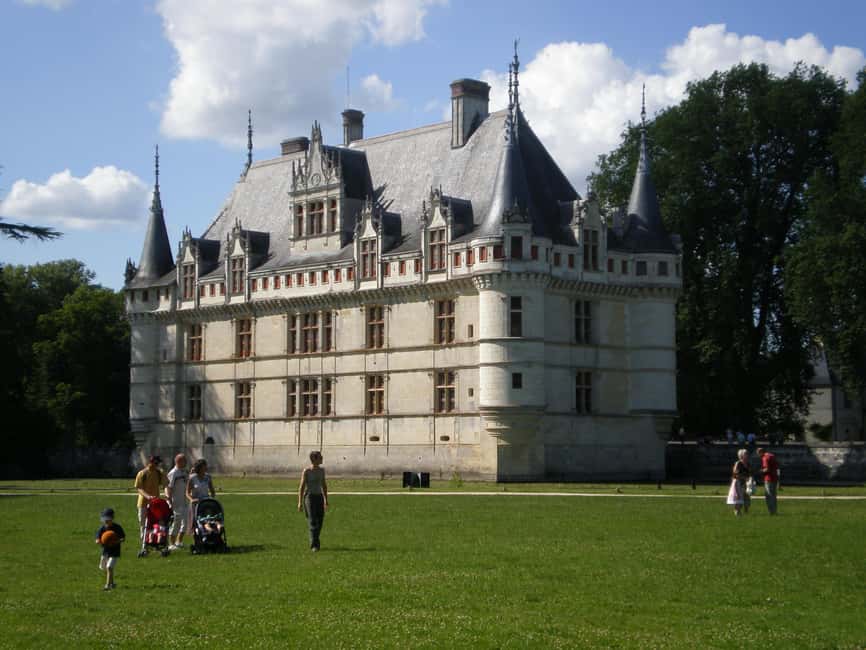 Azay-le-Rideau Castle : Guided Half-Day Tour from Tours - Pick-up and Scenic Drive Through the Loire Valley