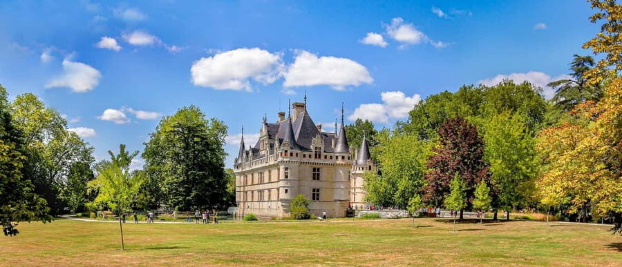 Azay-le-Rideau Castle: Private Guided Tour with Ticket - What Makes the 2-Hour Private Guided Tour Stand Out