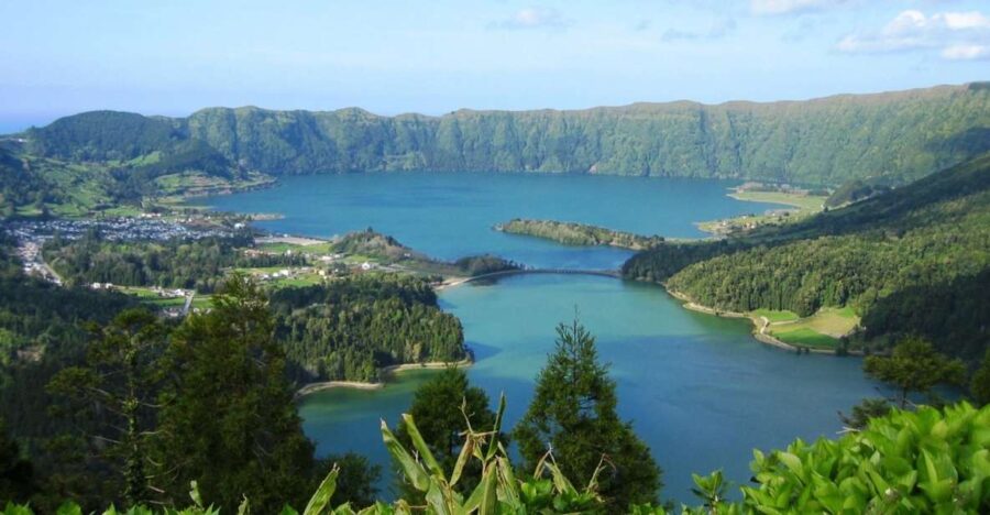 Azores: Sete Cidades Scenic Jeep Tour from Ponta Delgada - Highlights at Muro das Nove Janelas and Sete Cidades