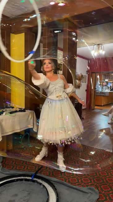 Baden-Baden & Black Forest: ADVENTURE MAGIC BUBBLE SHOW - The Magic of Bubbles in Baden-Badens Indoor Setting