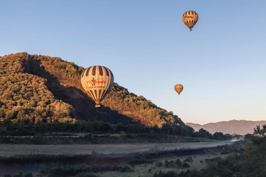 Balloon flight in la Garrotxa with transfer from Barcelona - Precise Transfer and Early Morning Pickup in Barcelona