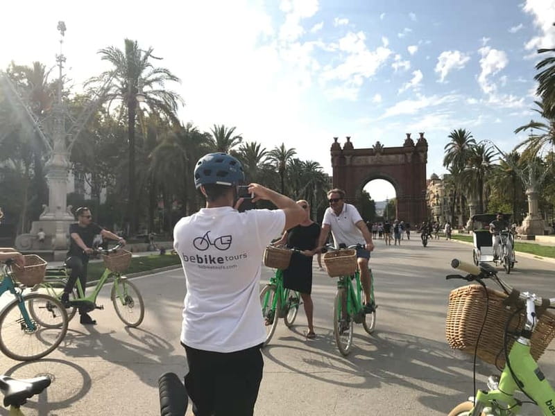 Barcelona: 1.5-Hour Sightseeing Tour by Bike/Electric Bike - Starting Point at Passeig de Lluís Companys 10