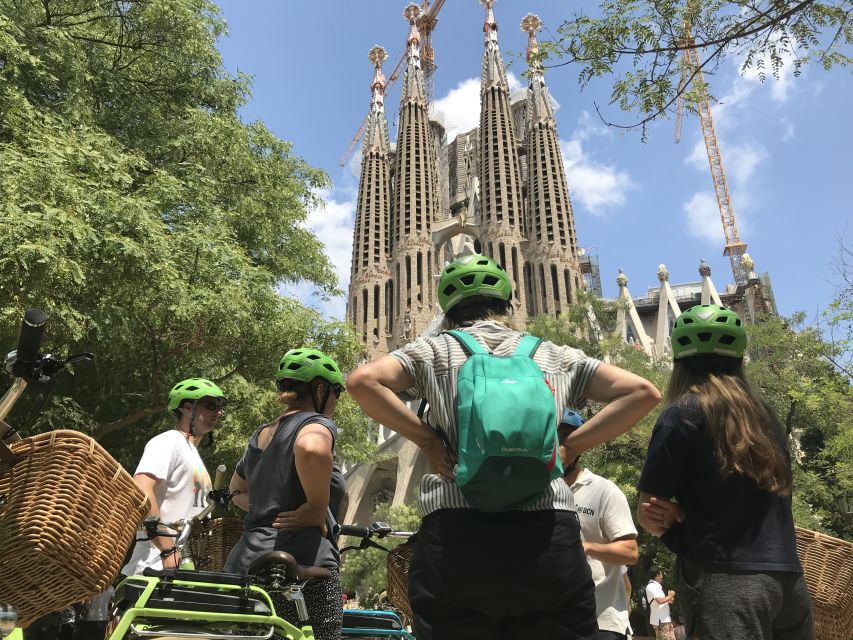 Barcelona: 2.5-Hour Bike or E-Bike Historical Tour - Exploring Parc de la Ciutadella and the Italian-inspired Fountain