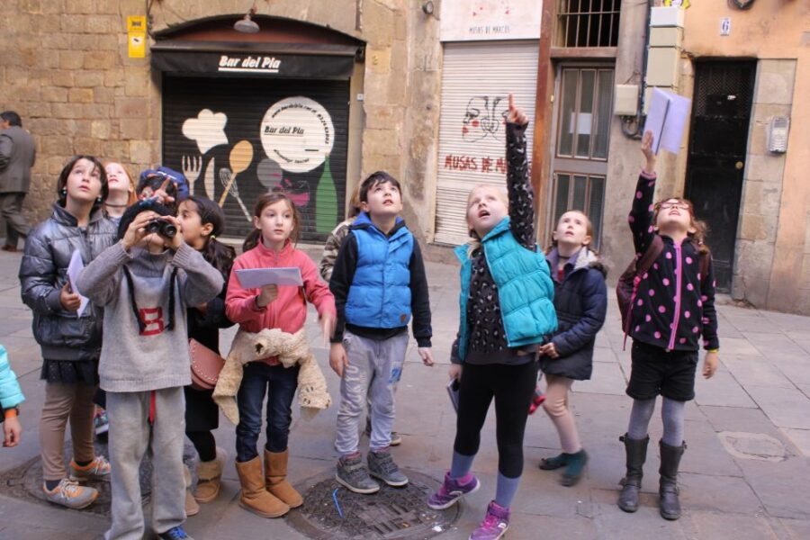 Barcelona: Barrio Gótico Dragon Tour for Families - From the Born District to the Gothic Streets
