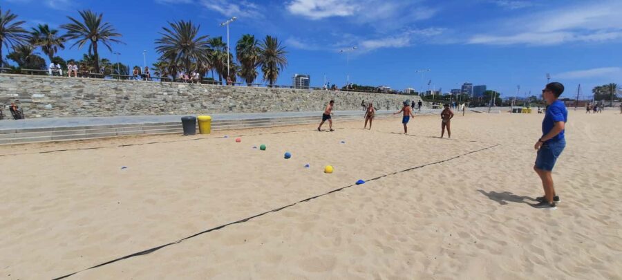 Barcelona: beach sports! - The Mix of Over 10 Beach Activities