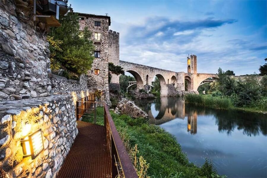 Barcelona: Besalú, Dali and Girona Tour - Walking Through Besalú’s Medieval Heritage and Jewish Quarter