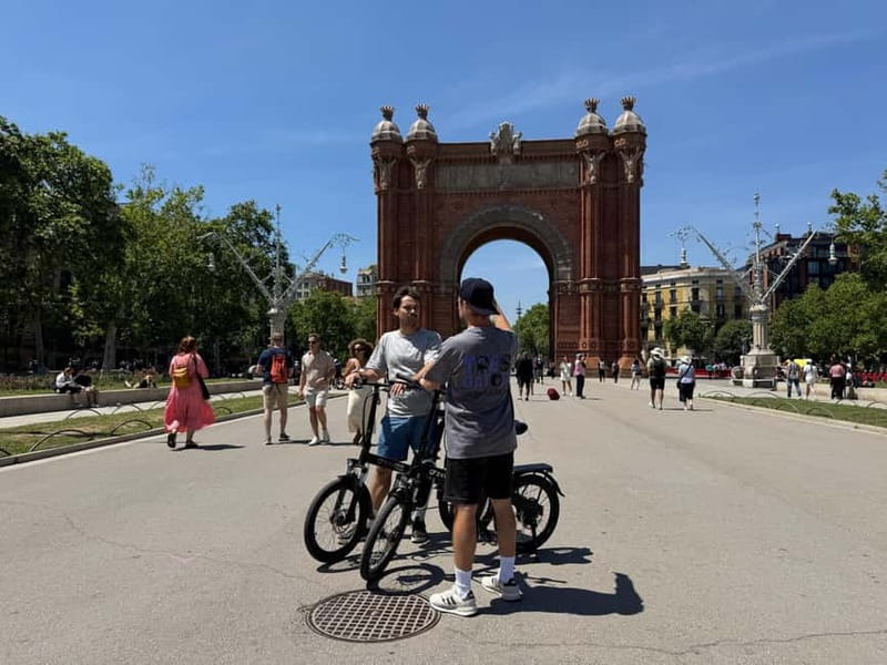 Barcelona: Bike or eBike Tour, Top Sights & Local Insights - Visiting Arc de Triomf and Parc de la Ciutadella