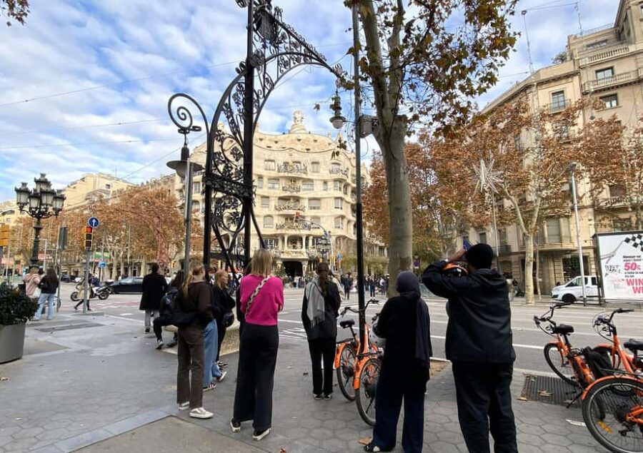 Barcelona Bike Quest: Fun Photo Challenges & Gaudí Mysteries - Meet Your Guide at Barcelona Segway Tour Office