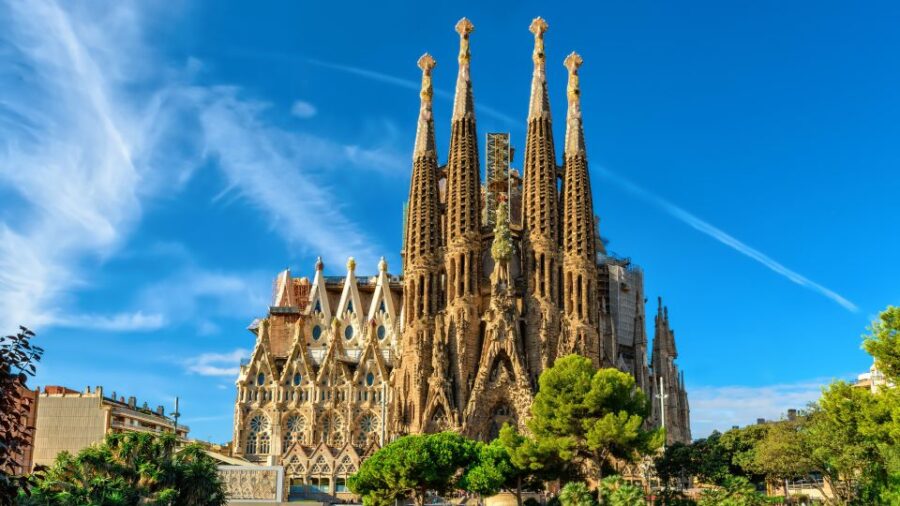 Barcelona: Bike Tour & Sagrada Familia Skip-the-Line Tickets - Starting Point Near the Fountain in Central Barcelona