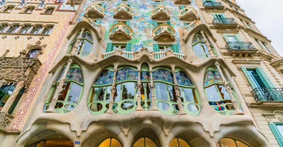 Barcelona: Casa Batlló Entry with Self-Audioguide Tour - Casa Batlló’s Location and Tour Duration