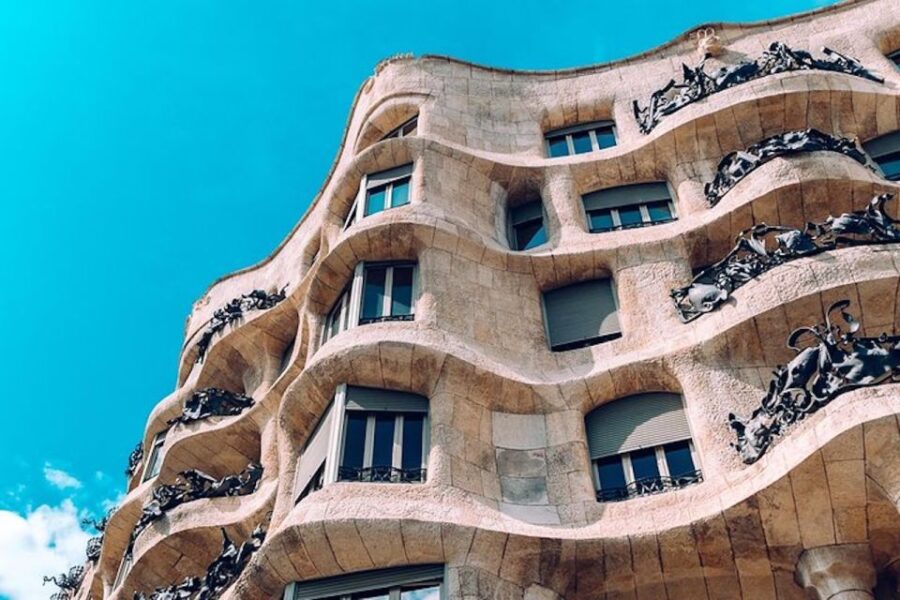 Barcelona: Casa Batlló, La Pedrera, & Chocolate Tasting Tour - Explore Gaudí’s Masterpieces on Passeig de Gracia