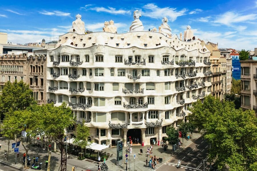 Barcelona: Casa Milà Early-Morning Access Guided Tour - Exploring the Warrior Rooftop and the Whale Attic
