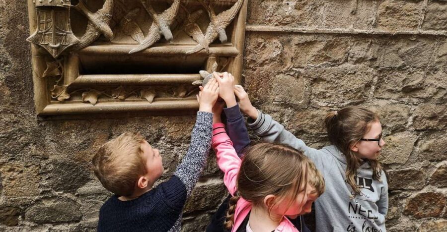 Barcelona: Churros, Hot Chocolate, and Games Family Tour - Key Points