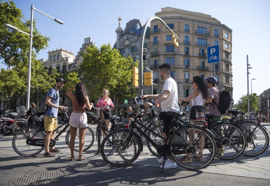 Barcelona: City Highlights Bike Tour - What Makes the Barcelona Bike Tour Unique?
