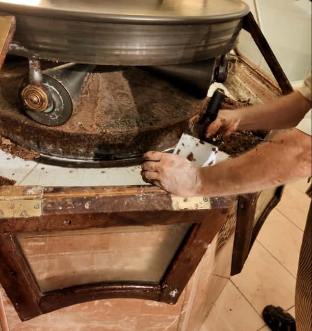 Barcelona: Delicious Chocolate walking tour - Visiting the Oldest Chocolate House in the City