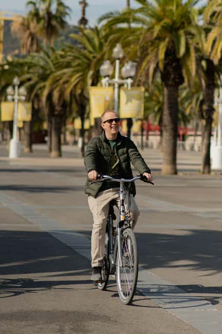 Barcelona: E-Bike Rental for Couples - Capture Memorable Photos at Scenic Viewpoints