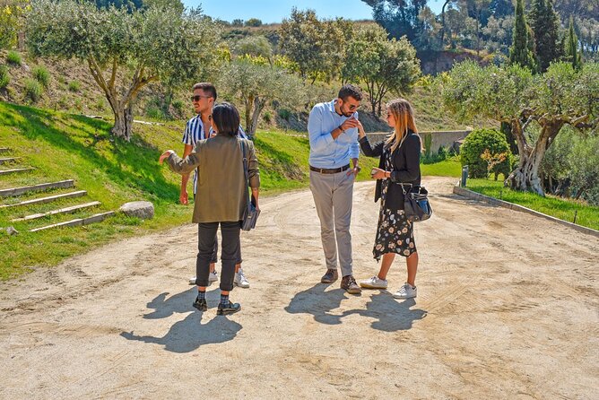 Barcelona eBike Beach Private Tour to Vineyards & Picnic - Exploring Barcelona’s Historic Neighborhoods and Coastal Promenade