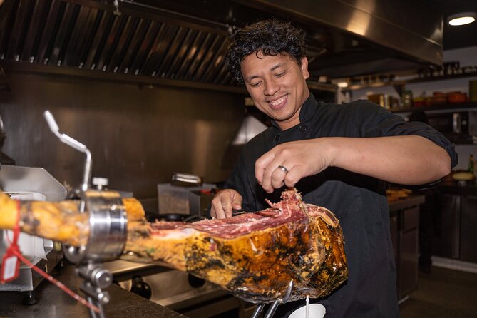 Barcelona: Evening Foodie Adventure with 8 Tapas & 4 Drinks - Starting in the Gothic Quarter with a Historic Tapas Bar