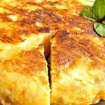 Barcelona: Evening Walking Tour in the Gaudi Area with Tapas - Exploring Barcelona’s Nighttime Atmosphere in the Gaudi Area