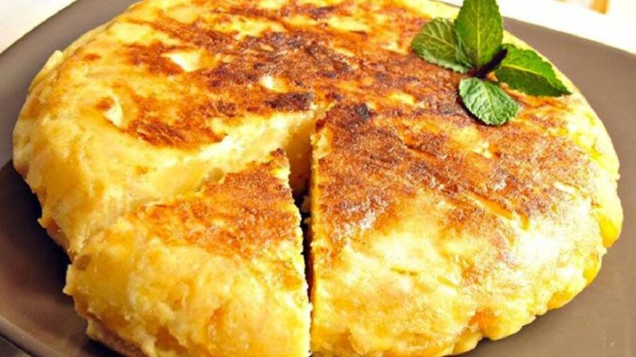 Barcelona: Evening Walking Tour in the Gaudi Area with Tapas - Exploring Barcelona’s Nighttime Atmosphere in the Gaudi Area