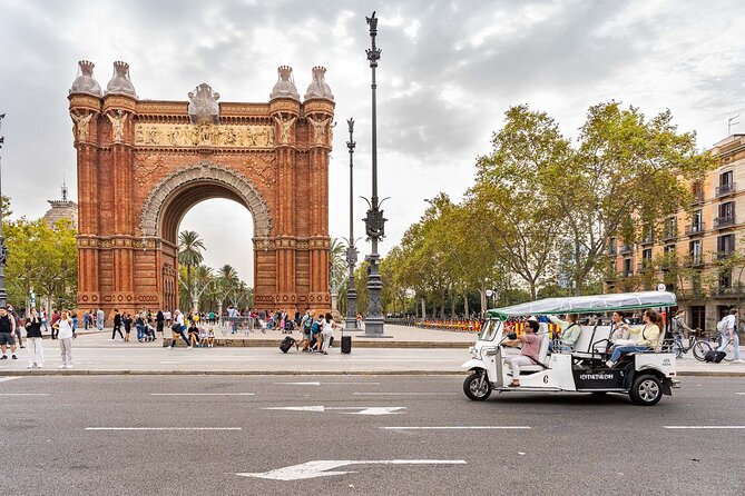 Barcelona Expert Tour in Eco Tuk Tuk Private - Tour Routes and Major Stops in Barcelona
