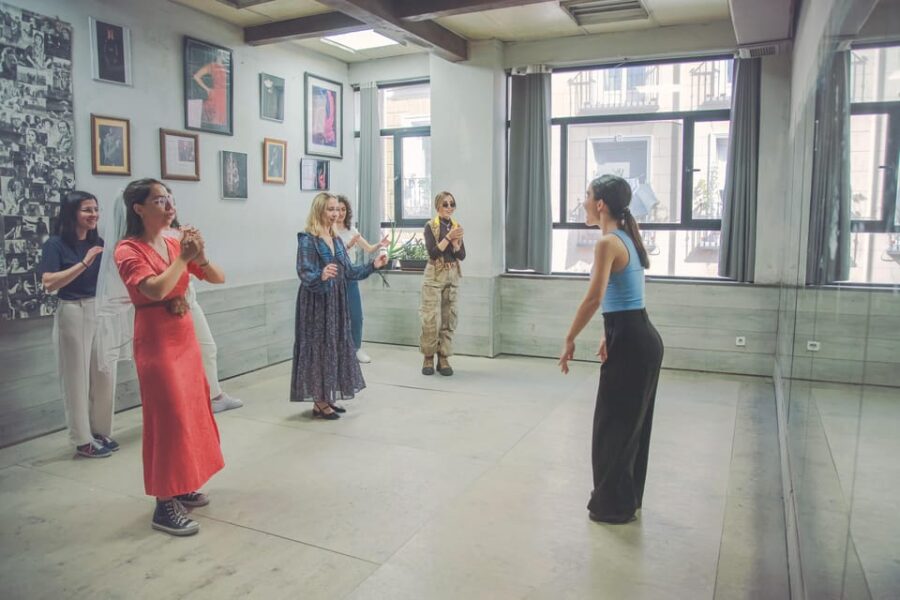 Barcelona: Flamenco Class Experience - Convenient Meeting Point at Plaça de Catalunya