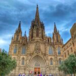 Barcelona: Gothic Quarter Group or Private Tour - Discovering Iconic Landmarks and Hidden Corners