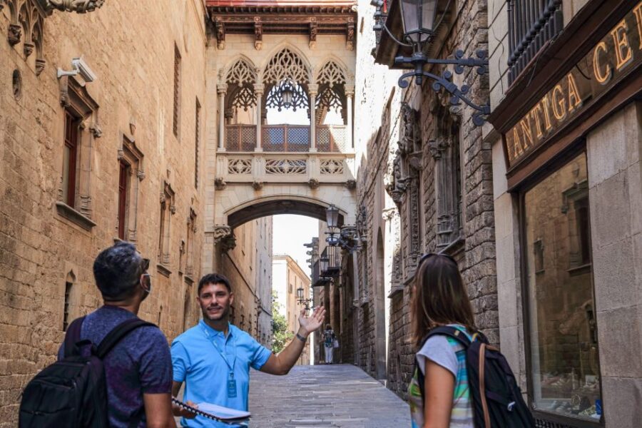 Barcelona: Gothic Quarter Guided Tour with Flamenco & Tapas - Discover the Gothic Quarter’s Evening Magic