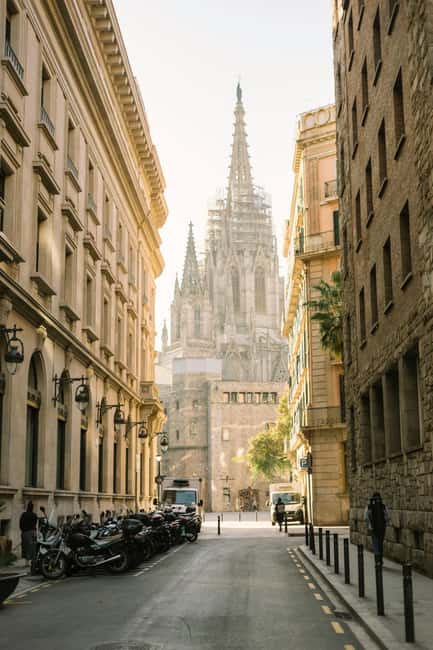 Barcelona: Gothic Quarter Legends, Drinks and candy Tour - The Vermouth Experience at a Traditional Vermutería