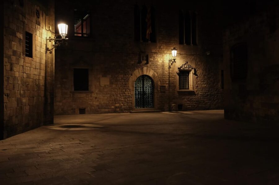 Barcelona: Gothic Quarter Night Walk Mysteries and Legends - Meeting at Plaça de Ramon Berenguer el Gran for a Night of Stories
