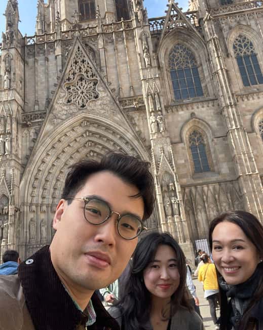 Barcelona: Gothic Quarter Old Town Walking Tour - Starting Points and Meeting Locations