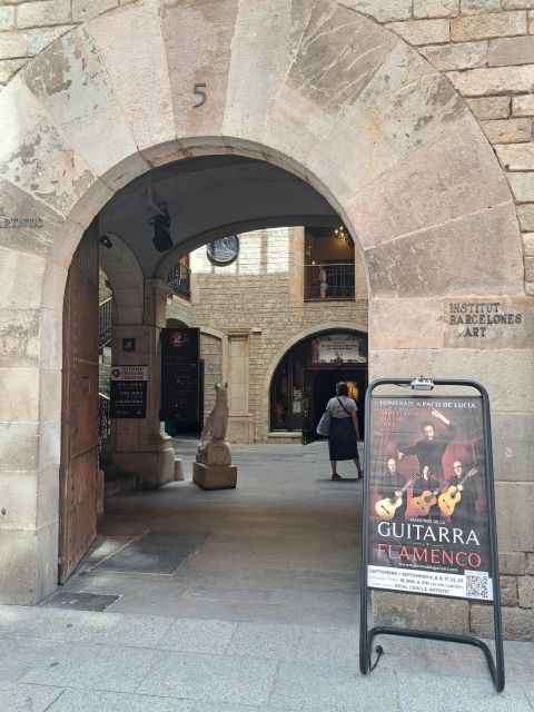 Barcelona: Guitar Trio & Flamenco Dance @Pignatelli Castle - Exploring Pignatelli Castle in Barcelonas Gothic Quarter