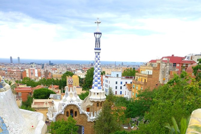 Barcelona Highlights with a Local Friend - Visiting the Iconic Sagrada Familia