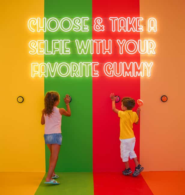 Barcelona: House of Candy Ticket Entrance - The Entrance and Arrival at the House of Candy