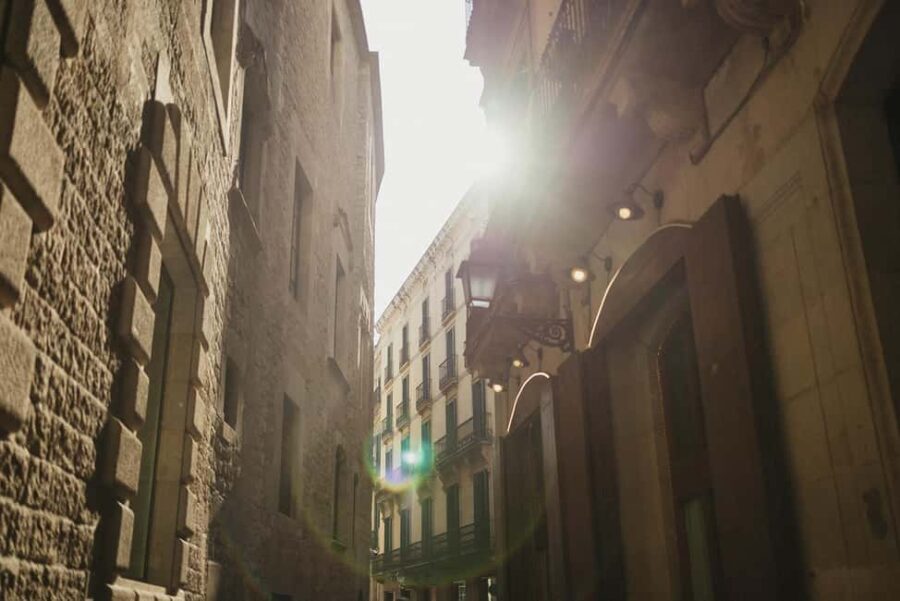 Barcelona Jewish & Gothic Tour - Exploring the Ancient Synagogue and Medieval Mikvah