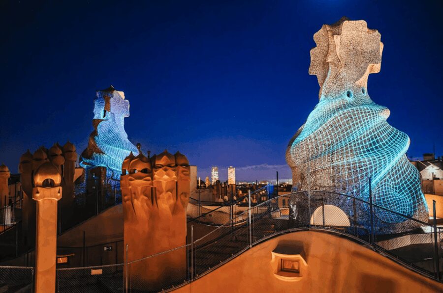 Barcelona: La Pedrera Night Experience - The Rooftop Light Show and Video Mapping Spectacle