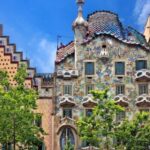 Barcelona: Modernism Gaudi Architectural Walking Tour - The Tour Begins at the Sagrada Família