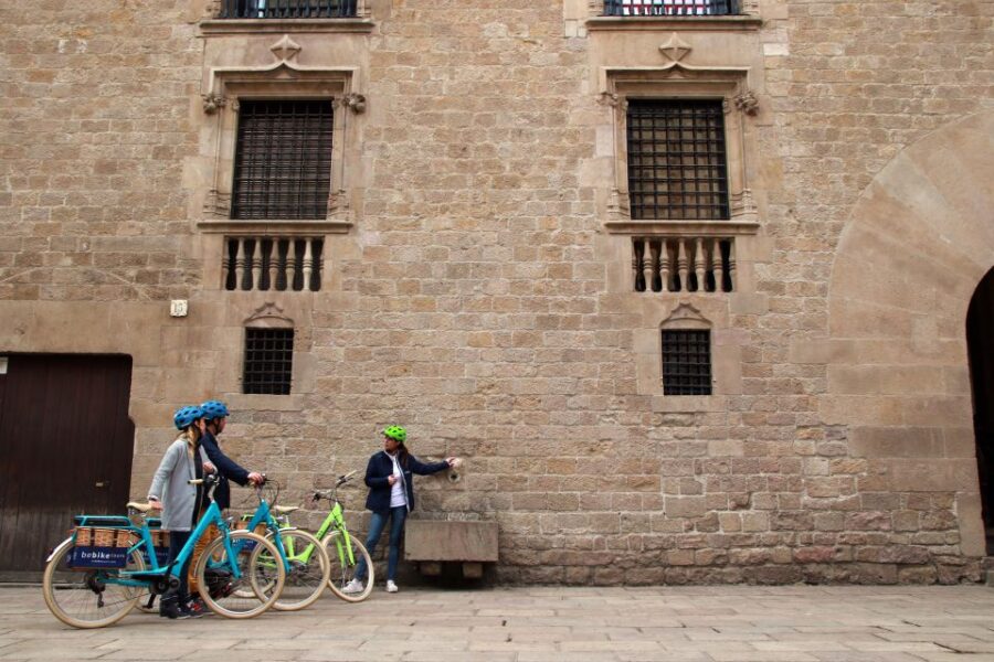 Barcelona: Montjuic Hill E-Bike Tour - Climbing Montjuïc Hill with Electric Bikes