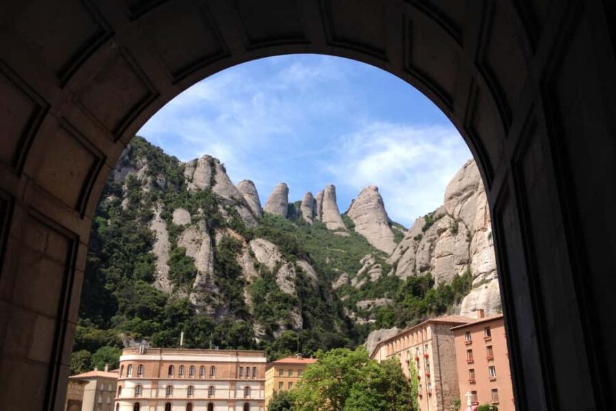 Barcelona: Montserrat Guided Tour with Museum Entry - Starting Point at Barcelona Nord Bus Station