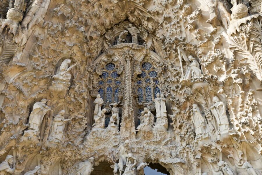 Barcelona: Montserrat & Sagrada Familia Guided Tour - The Scenic Ride Up Montserrat Mountain