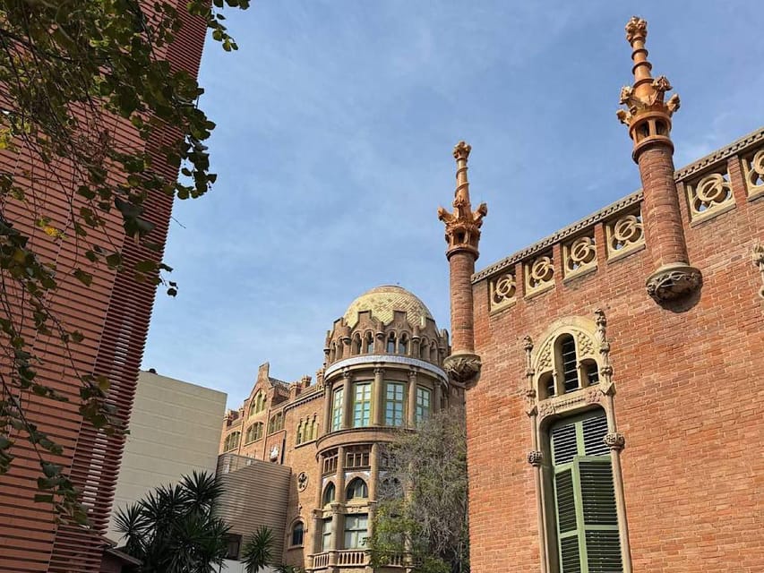 Barcelona: Mysteries and Legends Night Tour - Visiting the Wizard of Estruc on Estruc Street