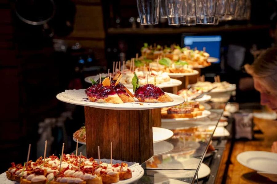 Barcelona: Old City Hidden Gems, Tapas, & Drinks Guided Tour - Exploring the Gothic Quarter and El Born Neighborhoods