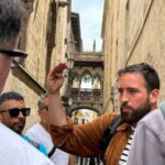 Barcelona: Old Town Tour with Artists - Starting Point at Plaça de la Universitat