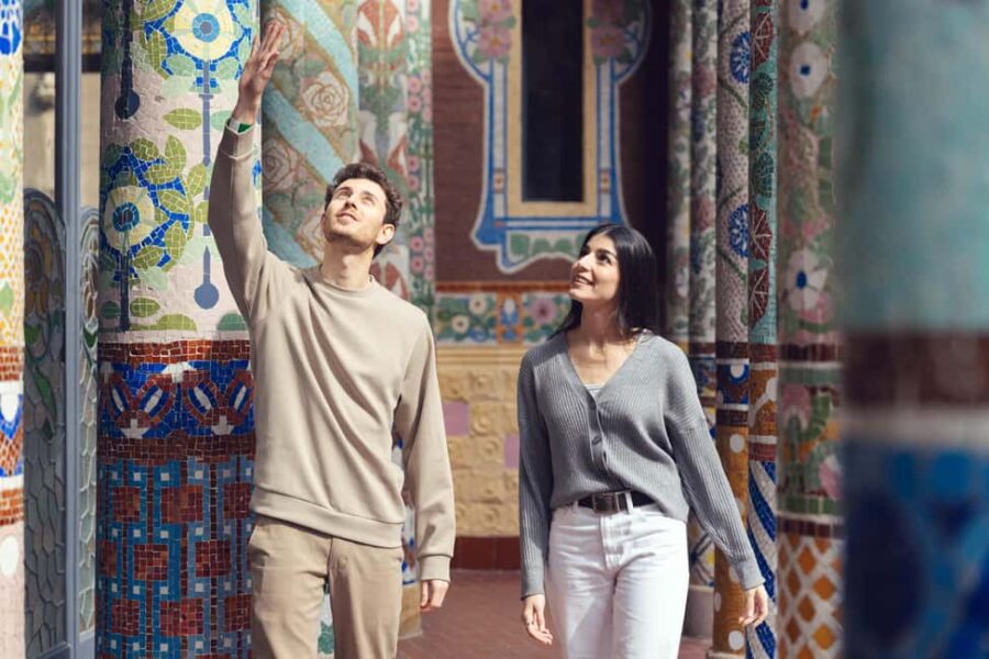 Barcelona: Palau de la Música Entry Ticket - Exploring the Ornate Foyer and Grand Staircase