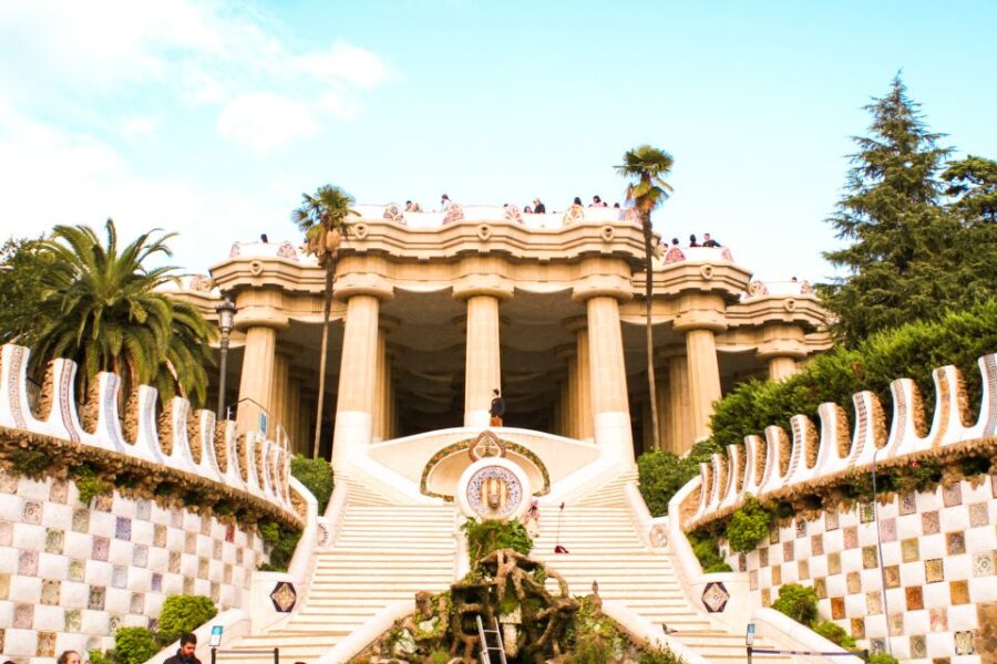 Barcelona: Park Güell & La Sagrada Familia Tickets and Tour - The Tour Starts at a Recognizable Meeting Point