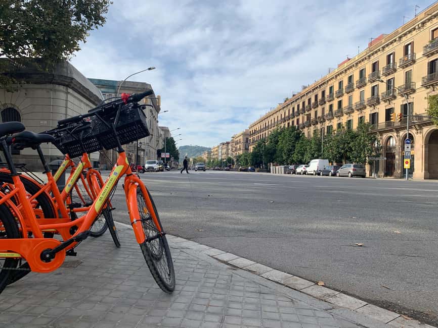 Barcelona: Photogenic Bike Tour with Photo Spot Expert - Exploring Parc de la Ciutadellas Golden Cascades and Dramatic Stairs