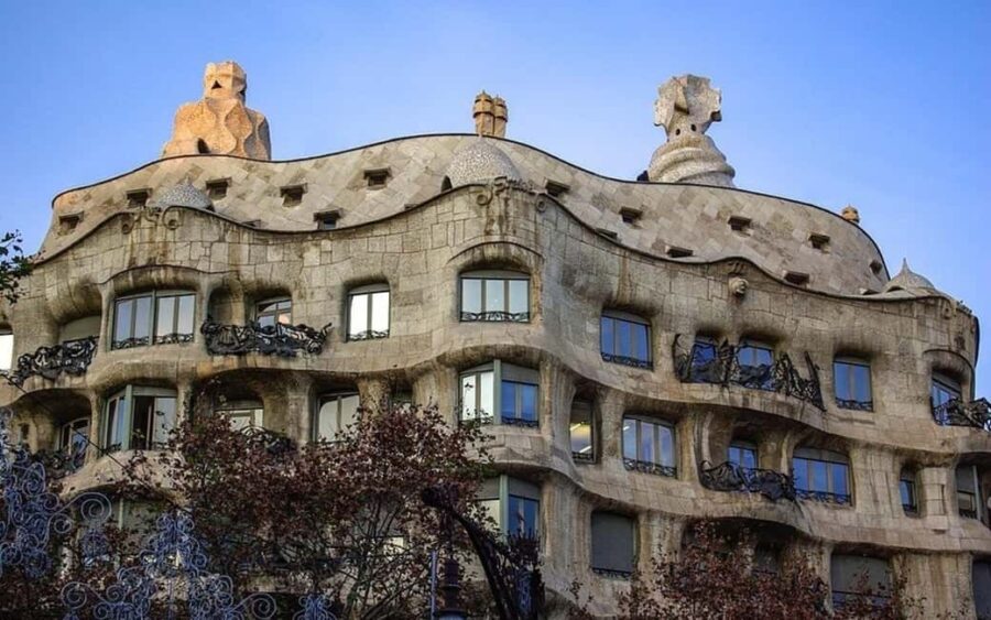 Barcelona Private City Tour: Sagrada Familia & Highlights - Discovering the Sagrada Familia Up Close