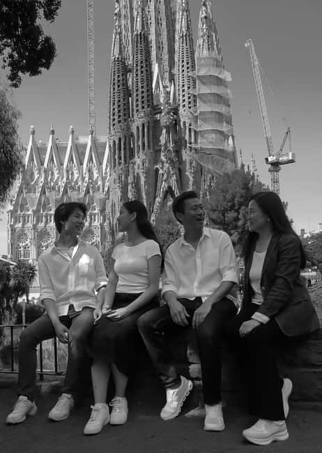 Barcelona - Private Family Photoshoot at Sagrada Familia - The Magic of Sagrada Familia as a Photoshoot Location